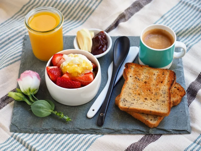 La «dictadura del azúcar» en el desayuno: el ingrediente que los nutricionistas piden prohibir y que tú sigues dando a tus hijos cada mañana