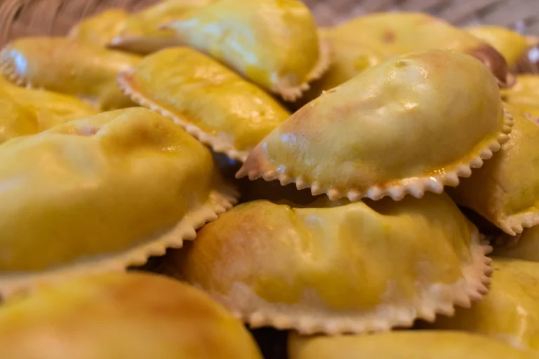 La forma más fácil de hacer empanadillas en airfryer: listas en 8 minutos sin encender el horno