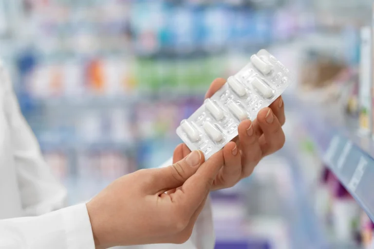 ¿Ibuprofeno o Paracetamol? Por qué podrías dejar de encontrarlos en tu farmacia habitual mañana mismo