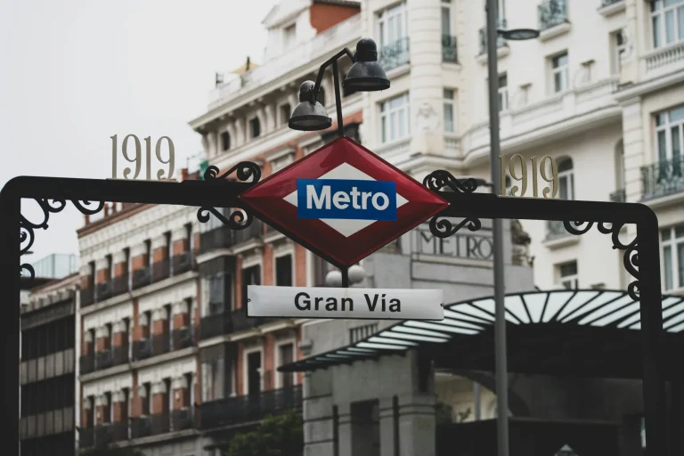 Adiós al efectivo: el pago con tarjeta en los tornos de Metro de Madrid arranca el 1 de junio