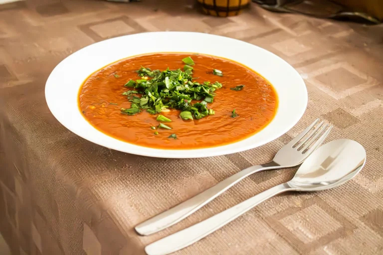 El secreto del salmorejo cordobés perfecto está en usar pan de telera de tres días, según gastrónomos
