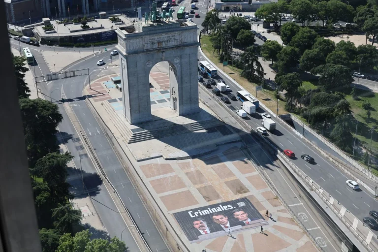 Protesta en Moncloa: tres detenidos y siete policías heridos en Madrid