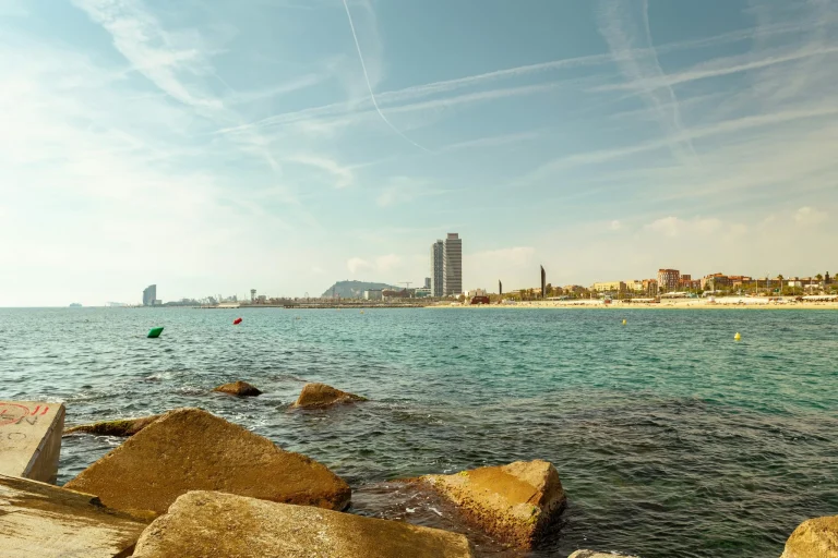 Barcelona alcanza los primeros 30 grados del año: sensación térmica sofocante