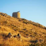 El pueblo de Castilla y León con solo 70 vecinos y una iglesia que parece una catedral