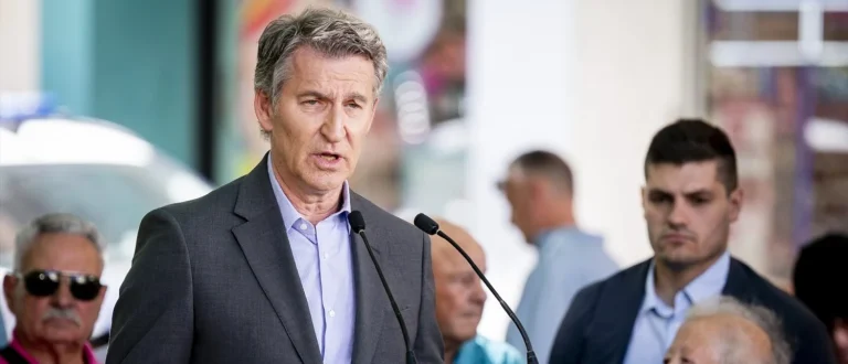 Feijóo exige elecciones inmediatas ante un Gobierno que «considera colapsado por corrupción»
