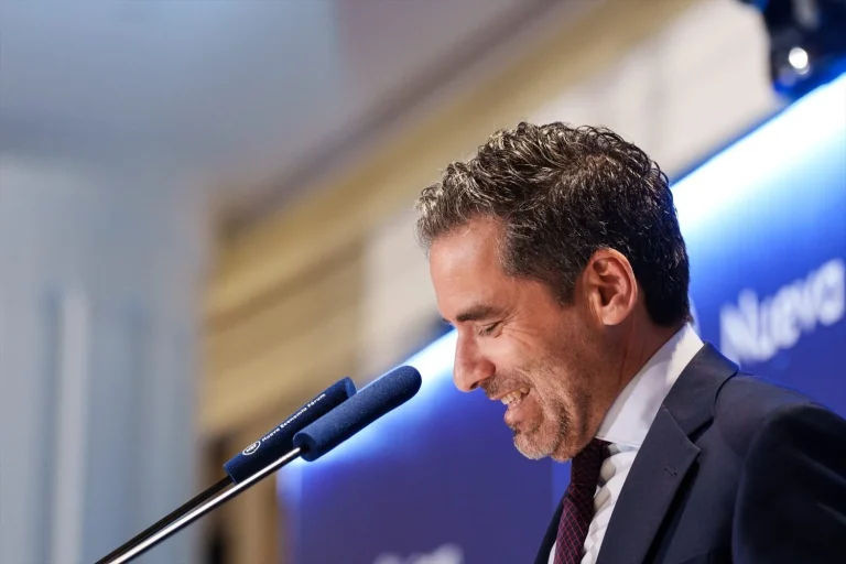 Sémper pide ‘cautela’ y matiza a Feijóo tras equiparar bajas laborales con cáncer