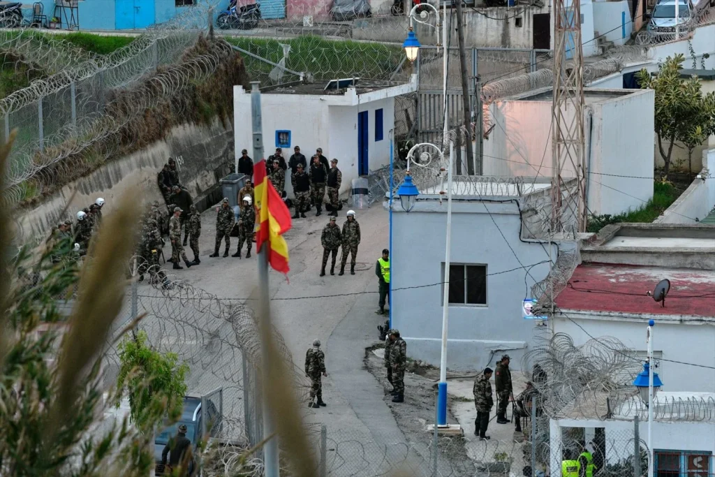 EuropaPress 5543055 militares espanoles vigilan paso fronterizo barriada benzu intento salto Moncloa