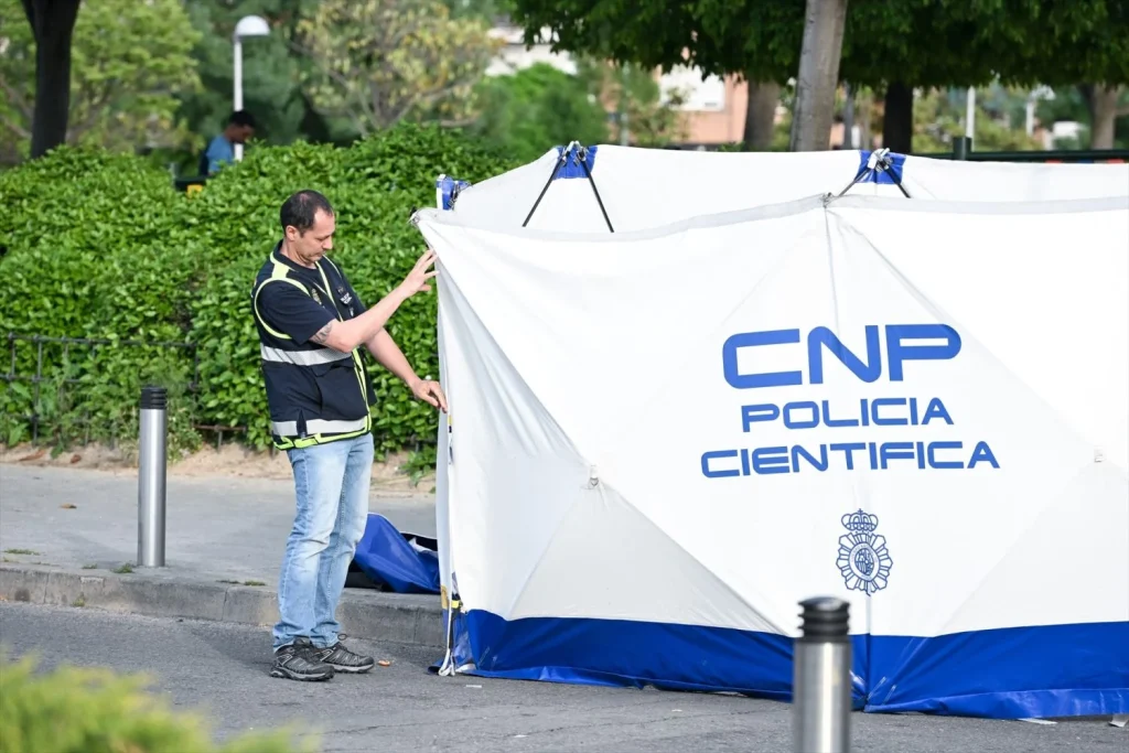 Cordón y operativo de la policía en Puente de Vallecas, a 24 de abril de 2026, en Madrid (Fuente: agencias)