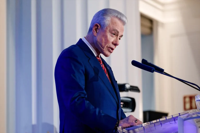 Benjamín León, embajador de EEUU: «Las bases de Rota y Morón dependen de Trump»