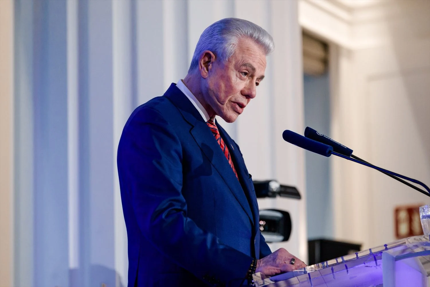 El embajador de Estados Unidos, Benjamín León Jr., durante la sesión informativa de Nueva Economía Fórum celebrada en el Four Seasons Hotel Madrid, a 27 de mayo de 2026, en Madrid (Fuente: Agencias). El embajador de Estados Unidos, Benjamín León Jr., durante la sesión informativa de Nueva Economía Fórum celebrada en el Four Seasons Hotel Madrid, a 27 de mayo de 2026, en Madrid (Fuente: Agencias).