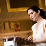 Ayuso ironiza sobre las cajas de mudanza retiradas en la sede socialista