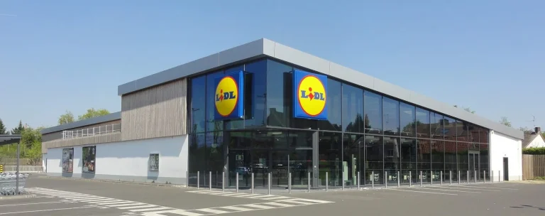 Guerra de precios en el supermercado: Lidl desata la locura en la cesta de la compra rebajando la garrafa de 3 litros de aceite de oliva a 12,95 euros