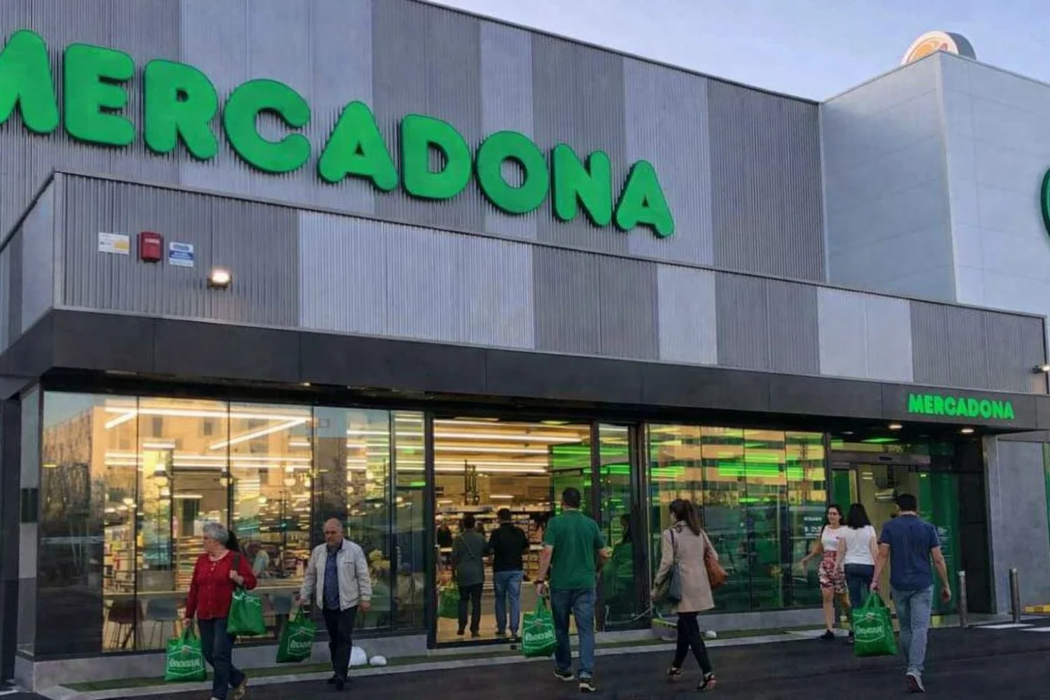 El tratamiento de 2 euros de Mercadona que elimina las durezas de los pies antes de ponerte las sandalias El tratamiento de 2 euros de Mercadona que elimina las durezas de los pies antes de ponerte las sandalias