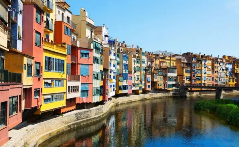 El rincón medieval del País Vasco que enamora con sus fachadas de colores y su aire marinero