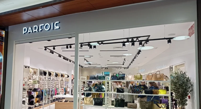 El bolso shopper de lona definitivo para el día a día o la playa: Parfois revienta sus precios con su nuevo capazo de tejido canvas por 17,99 euros
