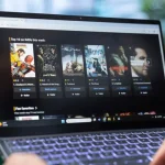 La nueva serie de Prime Video revive los 90 con VHS y videoclubs y ya es número uno
