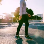 ¿Te cuesta caminar a diario? 3 claves de expertos para crear una rutina y lograrlo