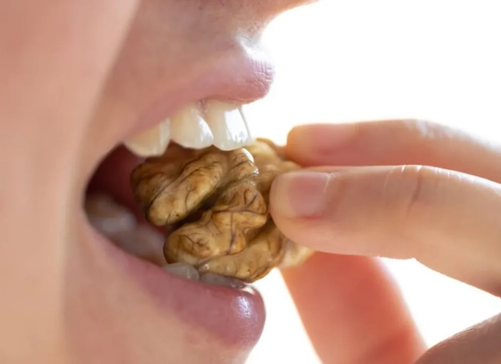 El truco con los frutos secos que puede ayudarte a sentirte menos pesado 4 Moncloa No todo el mundo necesita hacerlo, pero puede marcar diferencias