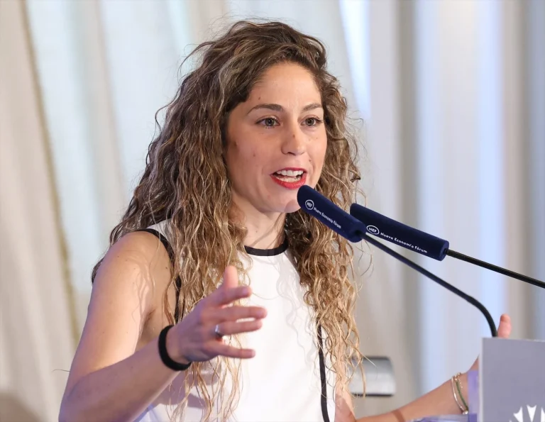 Sumar rechaza el adelanto electoral y exige al PSOE «arremangarse» para salvar la legislatura