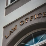 El FBI alerta: Silent Ransom Group ataca bufetes de abogados con visitas de soporte técnico