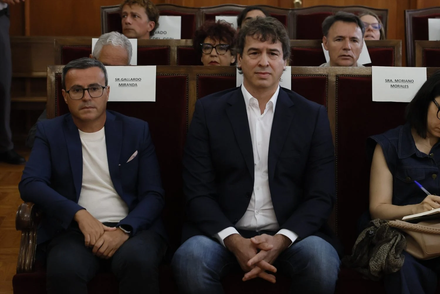hermano_presidente_gobierno_david_sanchez_exlider_psoe_extremeno_miguel David Sánchez, a la derecha, junto a Miguel Ángel Gallardo, durante la primera sesión de juicio. EP