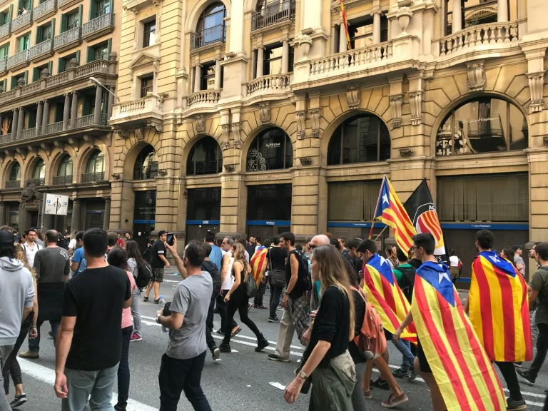 Cataluña bloquea la renovación de concesiones de autobús interurbano y se distancia del modelo Ayuso
