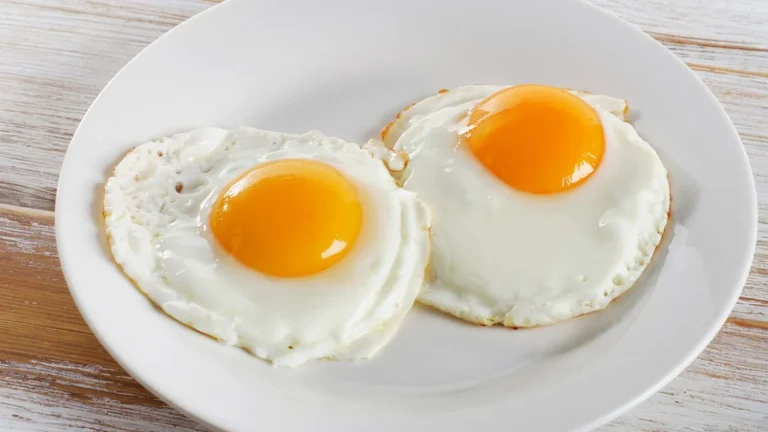 Ni crudos ni fritos: la ciencia explica por qué casi todos en España cocinamos mal los huevos