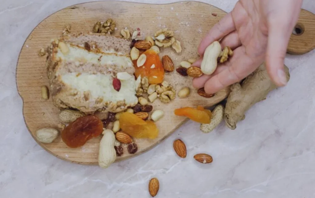 El truco con los frutos secos que puede ayudarte a sentirte menos pesado 2 Moncloa Lavar los frutos secos puede ayudar más de lo que parece