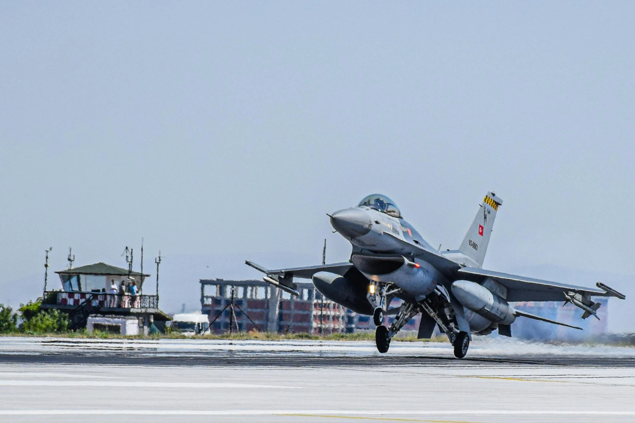 Un F-16 de la OTAN derriba un dron ucraniano sobre Estonia en plena escalada aérea 1 Moncloa Estonia