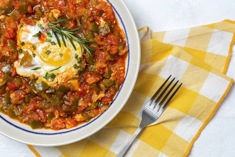 Nunca vuelvas a cocinar verduras sin esto: el pisto manchego y una receta tradicional que conquista la huerta