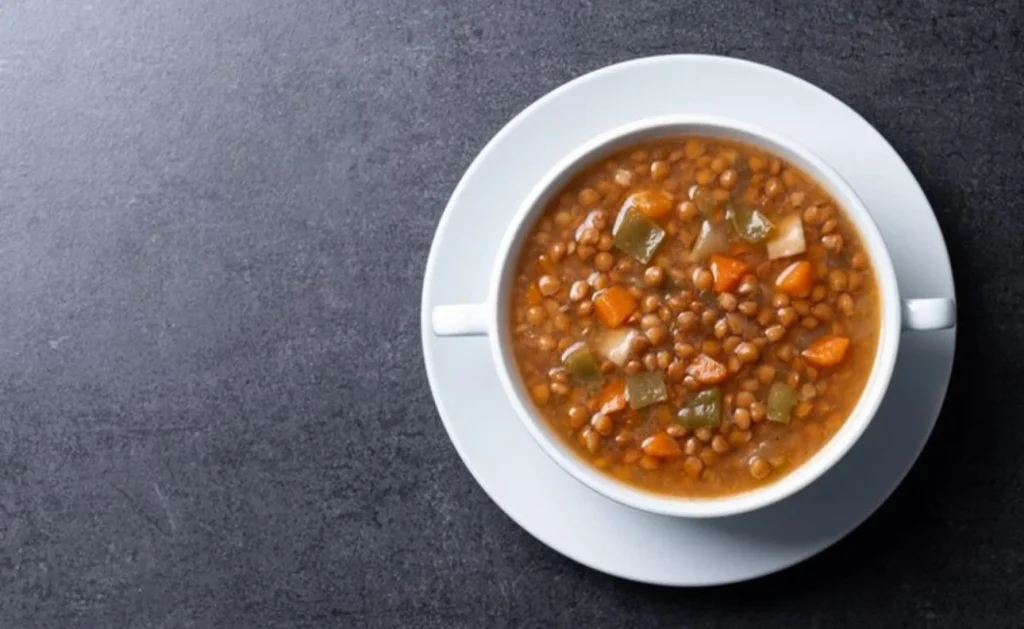 Comer lentejas ayuda al hierro, pero este alimento potencia mucho más su absorción y ayuda a prevenir la anemia 12 Moncloa Mucho más que un plato “para el hierro”