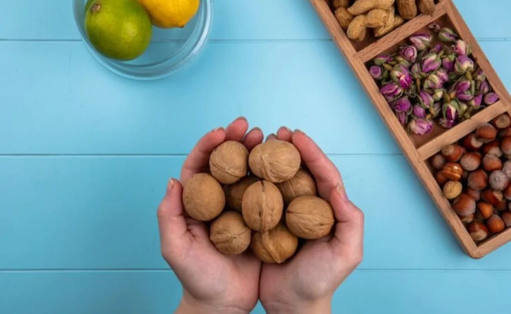 El truco con los frutos secos que puede ayudarte a sentirte menos pesado 3 Moncloa El remojo cambia la digestión y también la textura