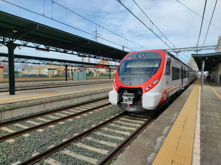 Alcaldes del PP de Madrid denuncian como «inventado» el plan de 1.300M para la C5 de Cercanías