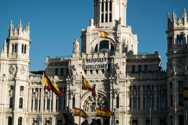 Madrid finaliza la reforma de la plaza del Rastrillo con 76 árboles y vapor de agua