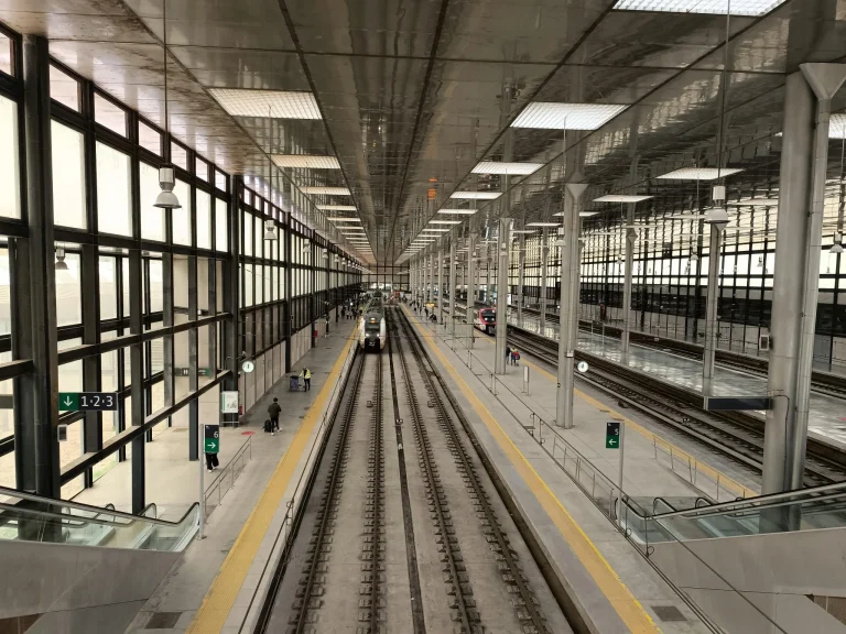 Adif destina 5,6 millones a nuevos vallados de seguridad en Cercanías Madrid