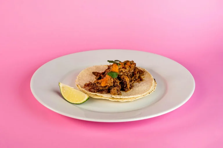 Adiós a los tacos mediocres: la taquería La Once Mil Madrid, favorita de Maluma y Alejandro Sanz, abre sus puertas