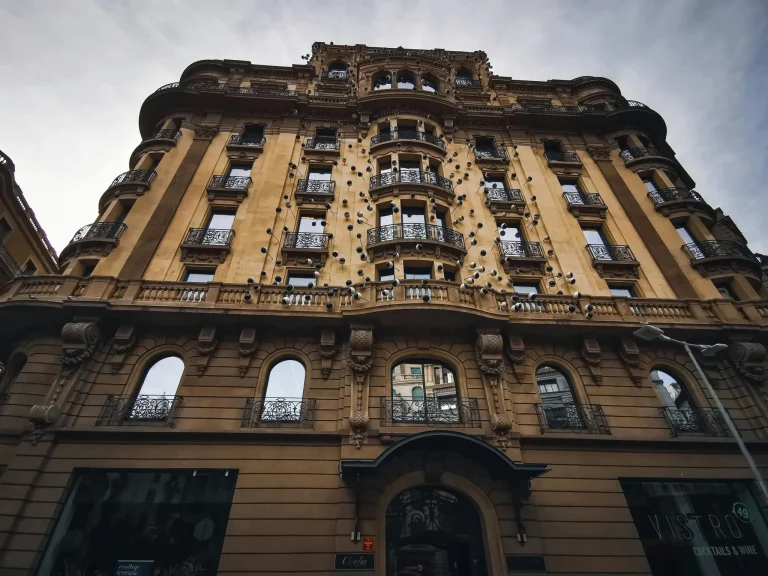Argelia vende el Hotel Palace de Barcelona por 100 millones de euros