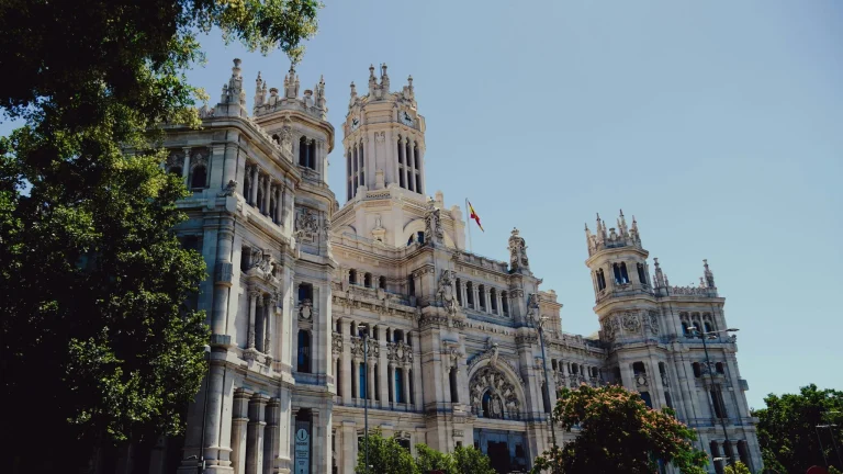 Génova se parte: dirigentes del PP cuestionan la ‘vía Moreno’ de moderación contra Sánchez
