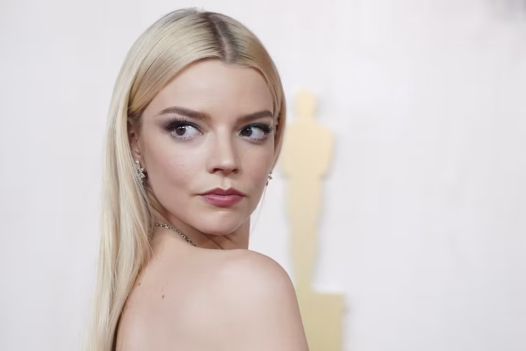 Anya Taylor-Joy huye del FBI y de un capo en el thriller que arrasará este julio