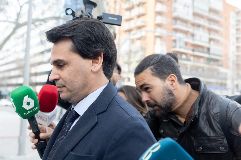 Mascarillas y firmas fantasma: la UCO desmonta la red societaria de González Amador 2 Moncloa EuropaPress 6538786 pareja presidenta comunidad madrid alberto gonzalez amador llega declarar Moncloa