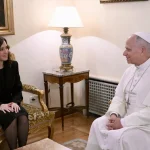 Madrid se debate entre el fervor del Papa y los polémicos festivales protestantes