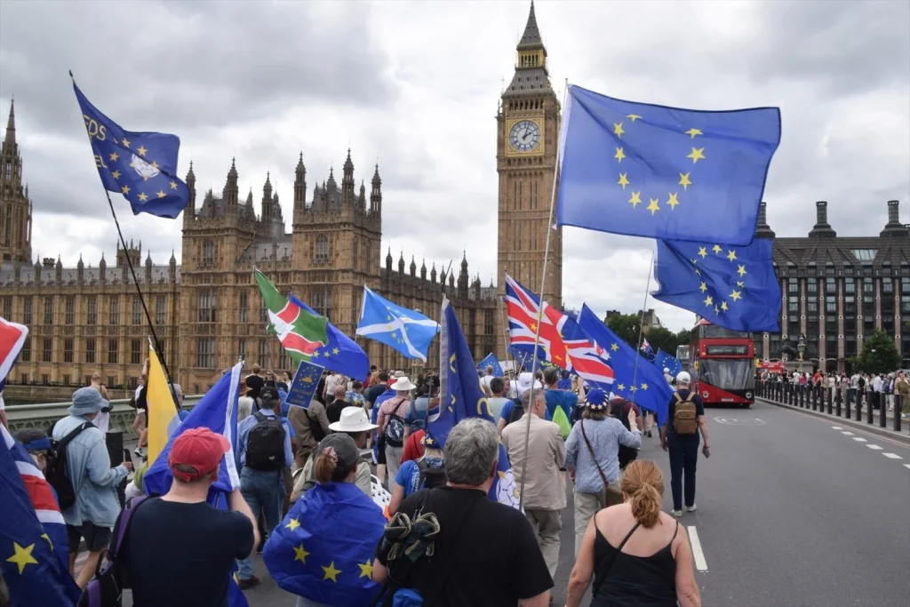 EuropaPress 7613108 june 20 2026 london england united kingdom protesters pass across Moncloa