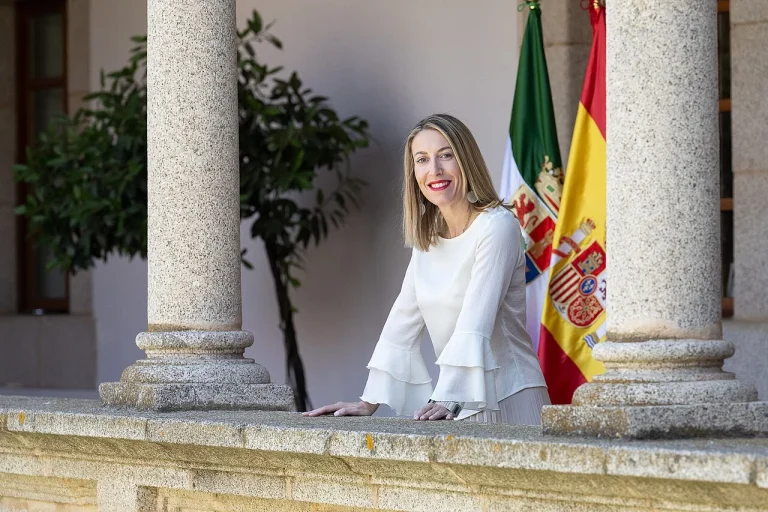 El PSOE exige explicaciones a Guardiola por la ‘puerta giratoria’ del exgerente del SES en un hospital privado de Cáceres