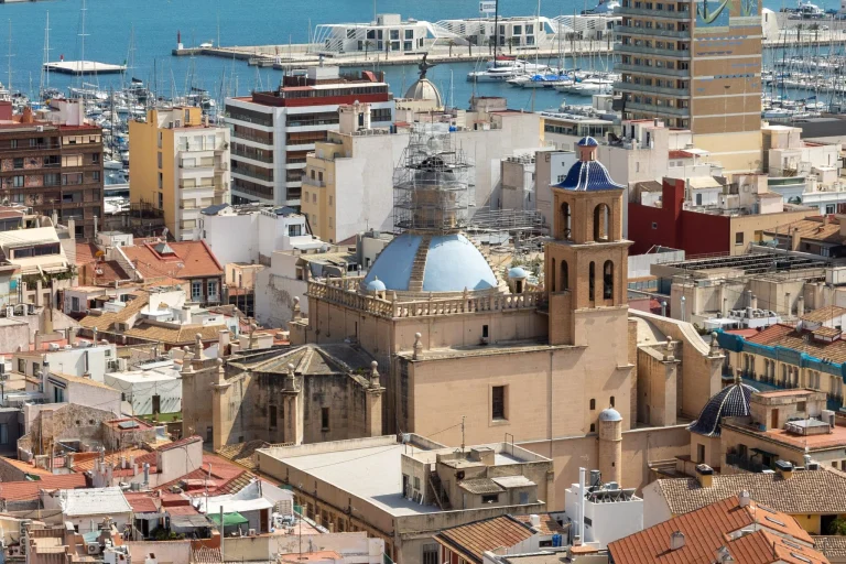 La ampliación del Puerto de Valencia exigirá 35 millones extra para regenerar playas, según científicos