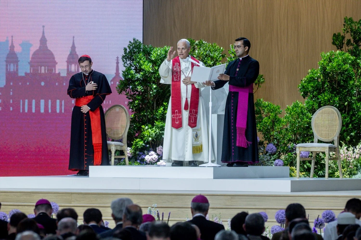 apa_leon_xiv_interviene_encuentro_tejer_redes_mundo_cultura_educacion El Papa León XIV en Madrid