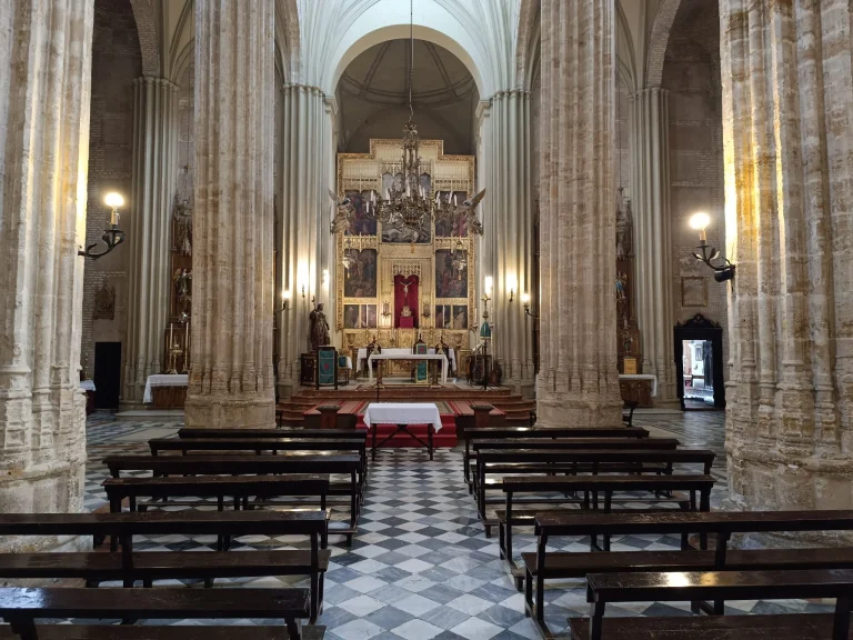 El arzobispo de Valencia rechaza la ‘prioridad nacional’ de Vox: ‘Todos los seres humanos son hijos de Dios’