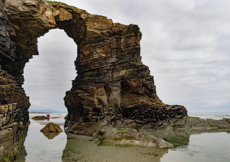 Ecoloxistas en Acción otorgan seis ‘banderas negras’ en la costa gallega por contaminación y mala gestión