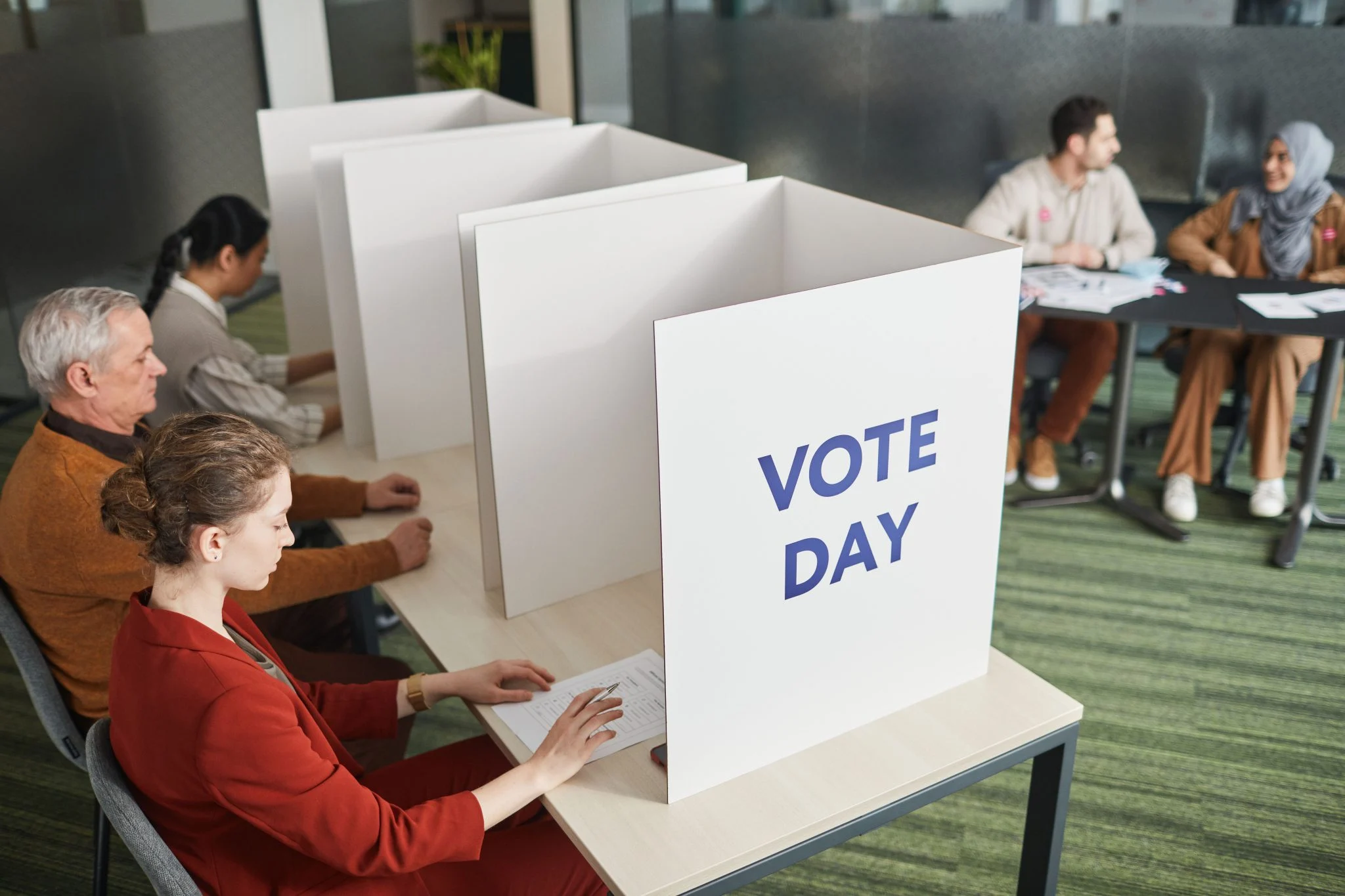 Encuesta CIS elecciones Andalucía: uno de cada cinco votantes dudó entre dos partidos el 17M 1 Moncloa voto dudoso