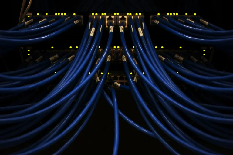 Comcast separa sus negocios de medios y banda ancha: la acción sube un 20%
