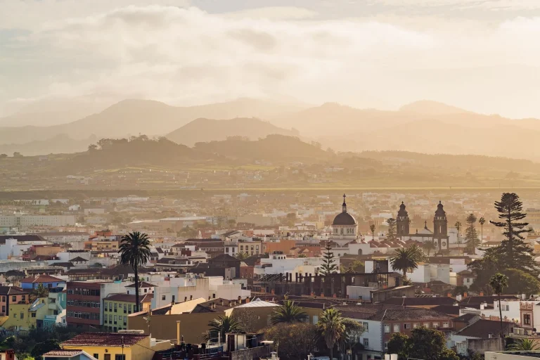 El Gobierno canario de Clavijo aprueba vivienda asequible con licencias urbanísticas exprés y alquiler topado solo siete años
